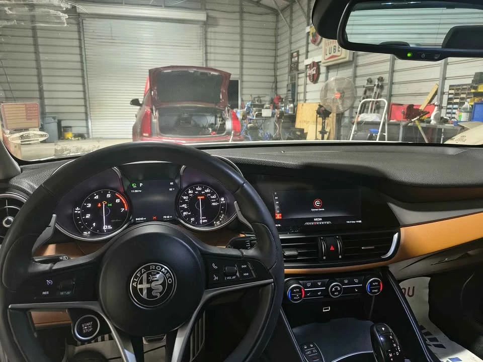 2018 Alfa Romeo Giulia - Image 11 of 14
