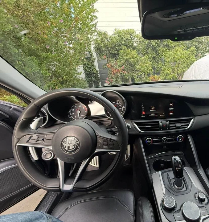 2018 Alfa Romeo Giulia - Image 6 of 10