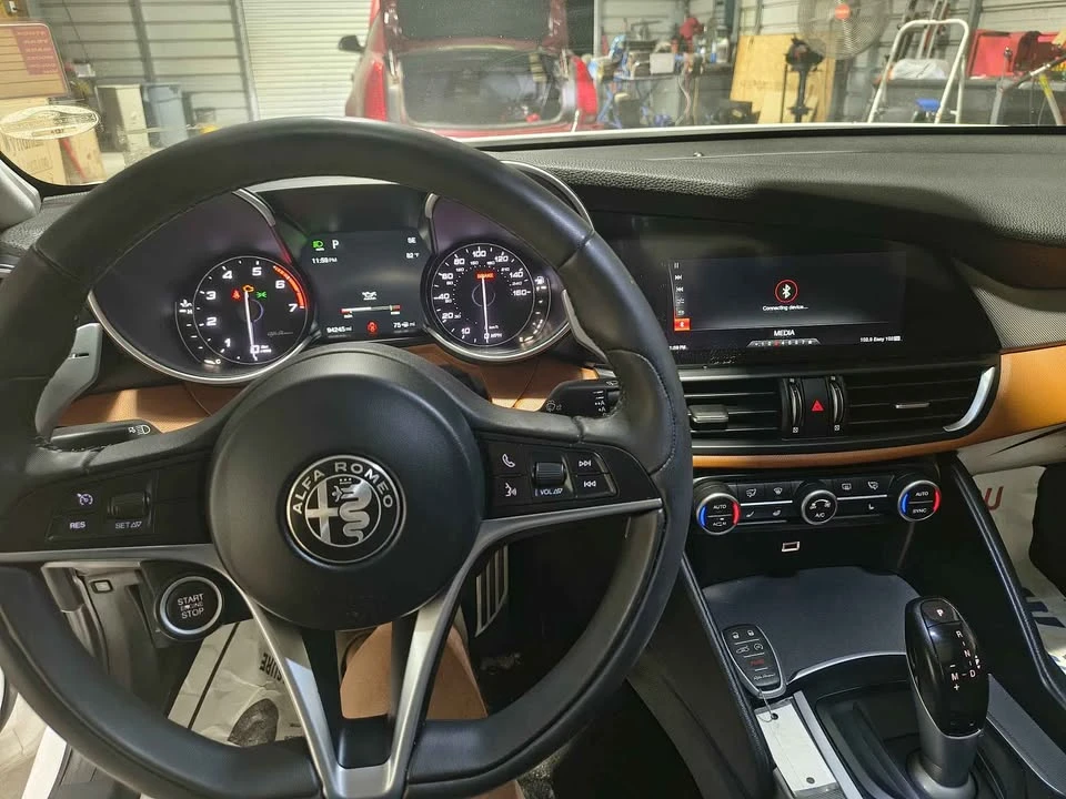 2018 Alfa Romeo Giulia - Image 9 of 14