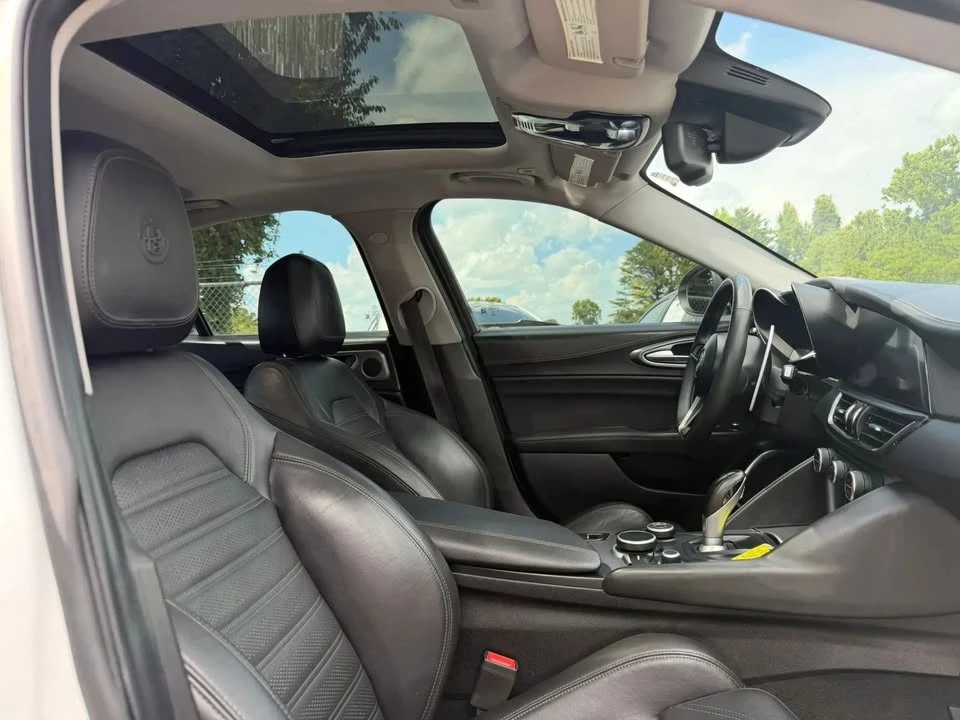 2018 Alfa Romeo Giulia - Image 16 of 20