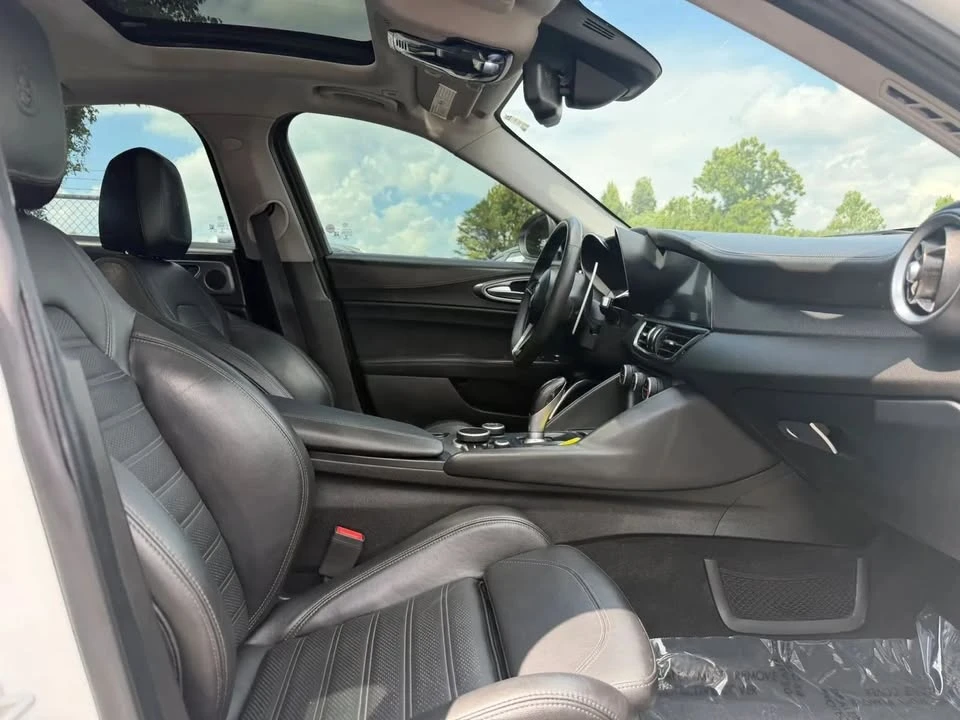 2018 Alfa Romeo Giulia - Image 15 of 20