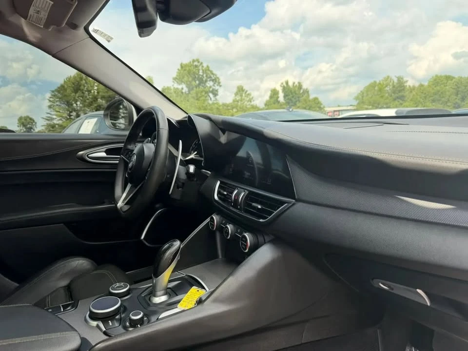 2018 Alfa Romeo Giulia - Image 17 of 20
