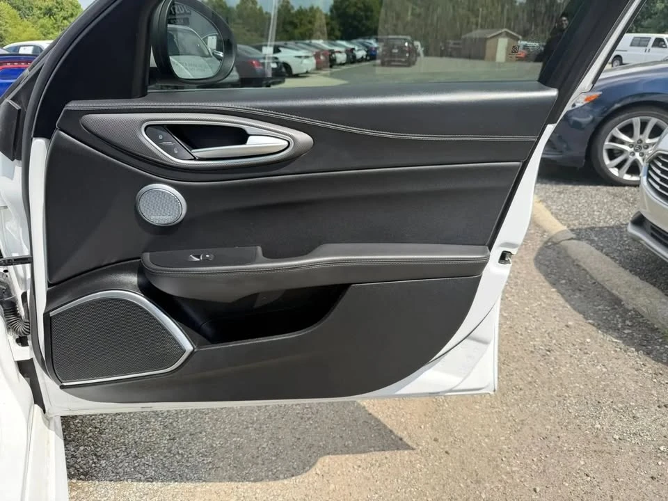 2018 Alfa Romeo Giulia - Image 11 of 20
