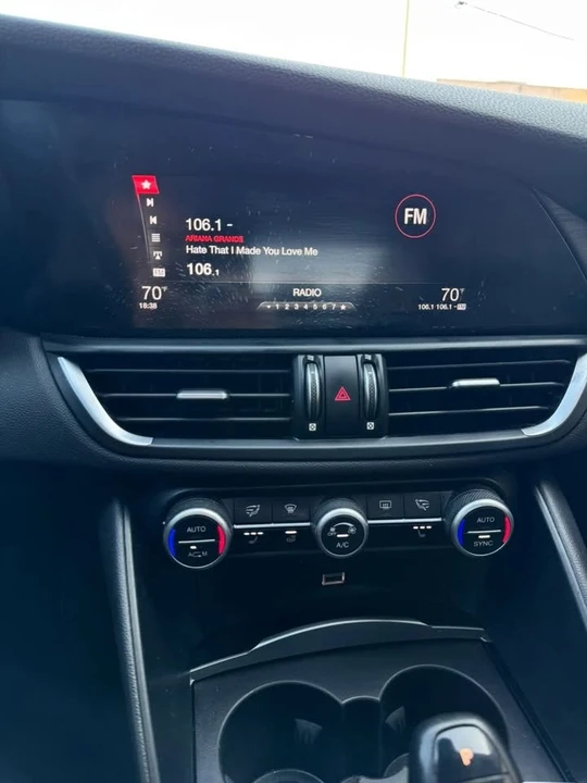 2018 Alfa Romeo Giulia - Image 16 of 20