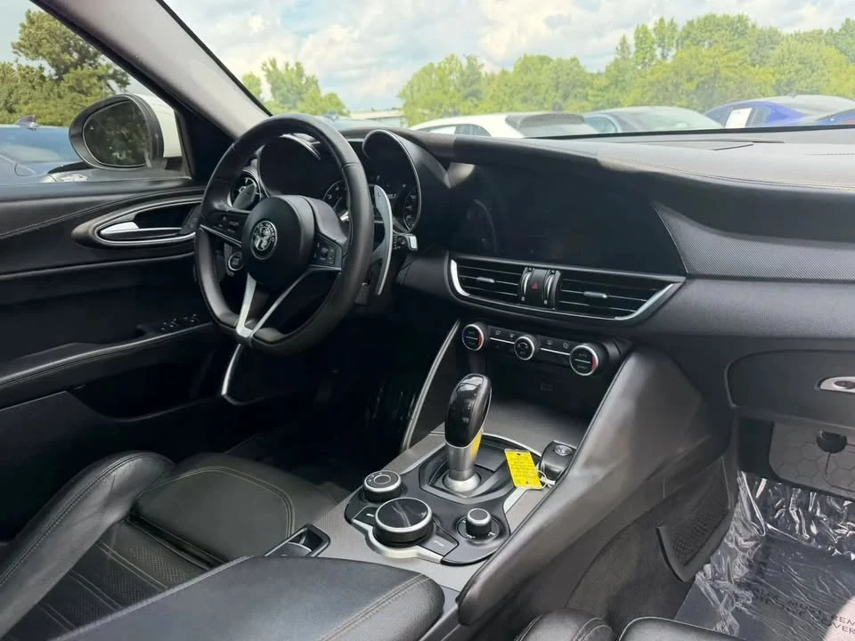 2018 Alfa Romeo Giulia - Image 19 of 20
