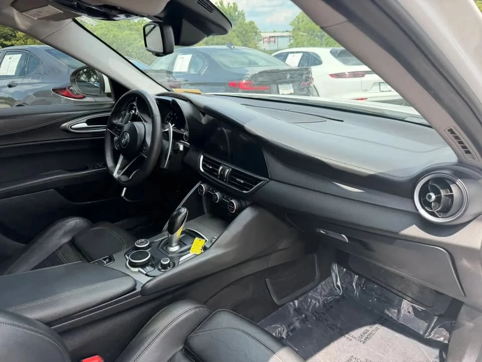 2018 Alfa Romeo Giulia - Image 13 of 20