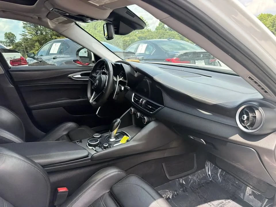 2018 Alfa Romeo Giulia - Image 14 of 20