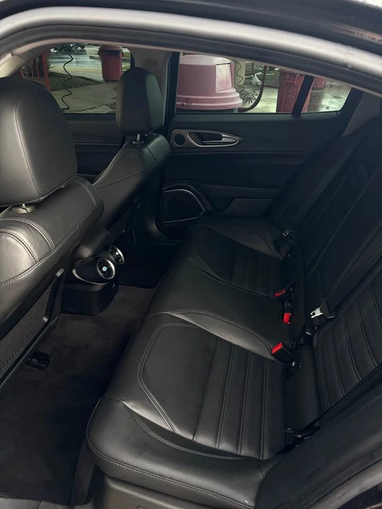 2018 Alfa Romeo Giulia - Image 11 of 16