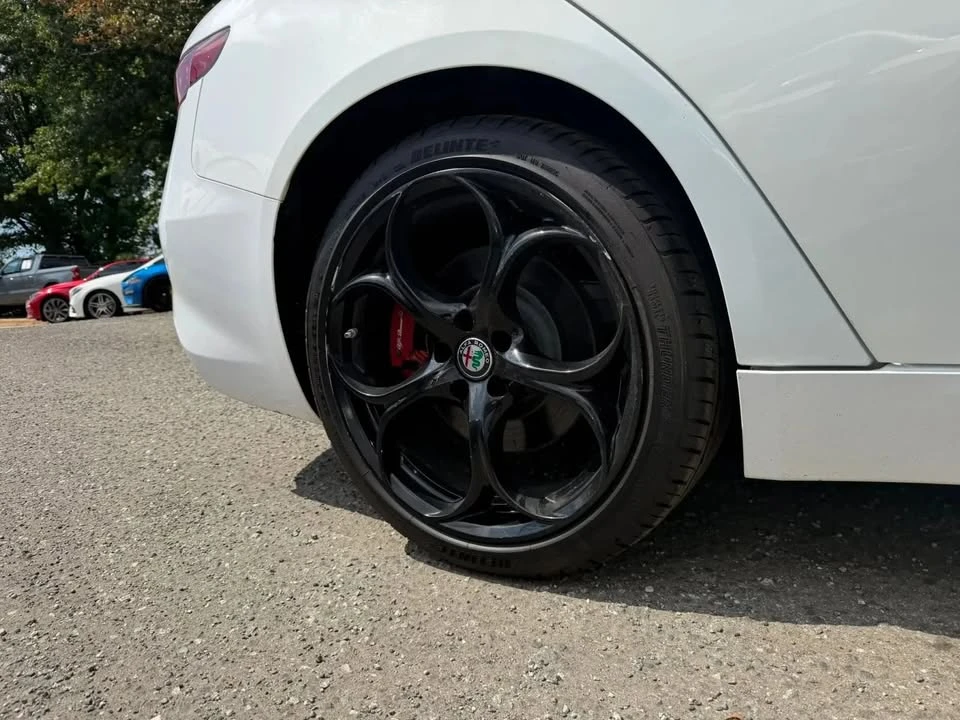 2018 Alfa Romeo Giulia - Image 9 of 20