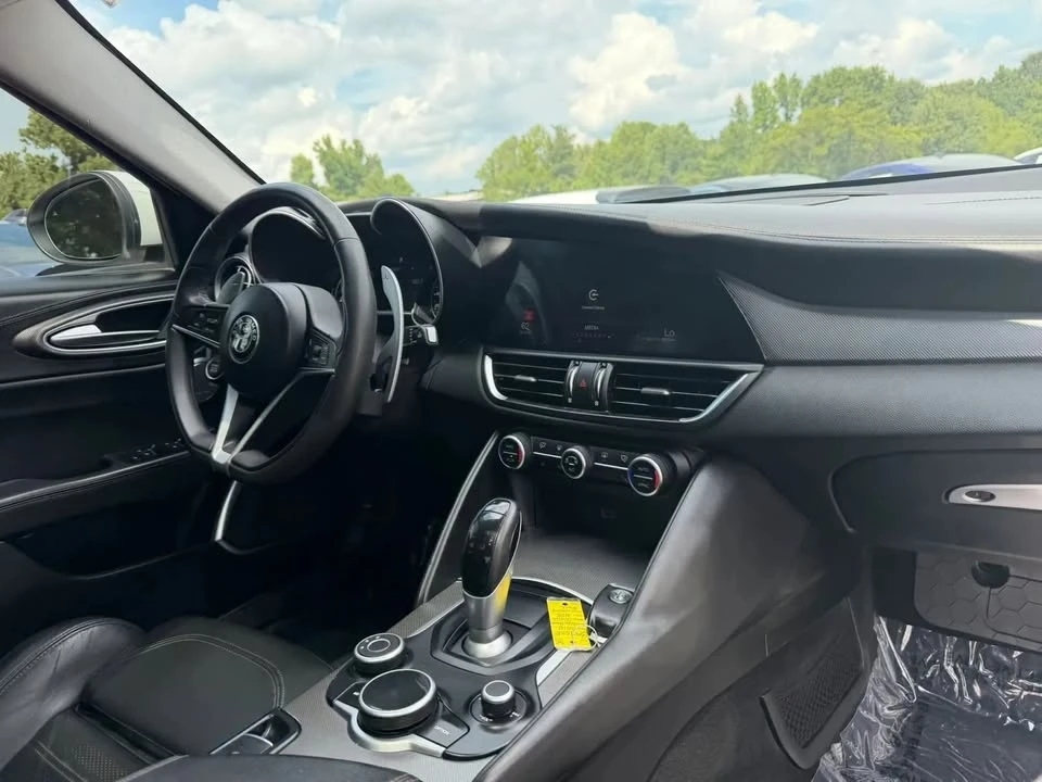 2018 Alfa Romeo Giulia - Image 18 of 20