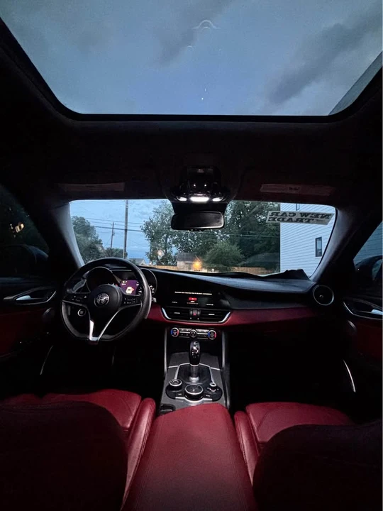2018 Alfa Romeo Giulia - Image 14 of 14