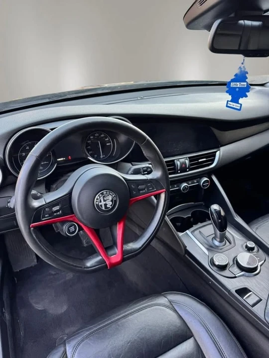 2018 Alfa Romeo Giulia - Image 14 of 20