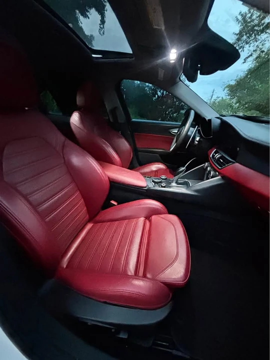 2018 Alfa Romeo Giulia - Image 12 of 14