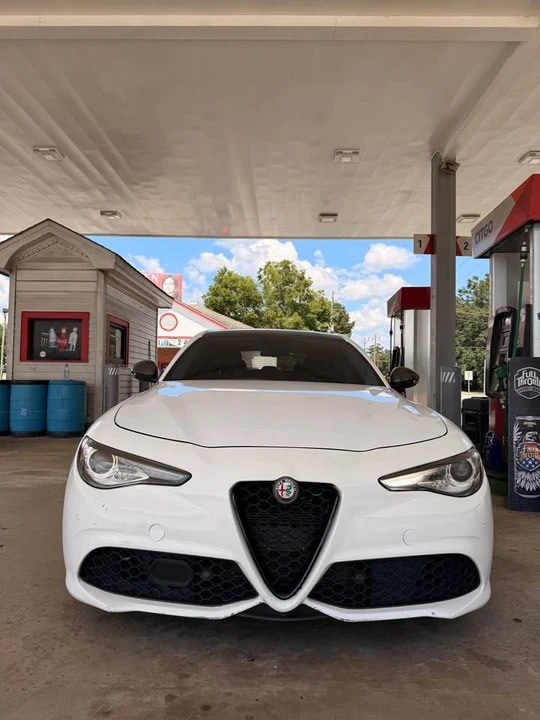 2018 Alfa Romeo Giulia - Image 12 of 20