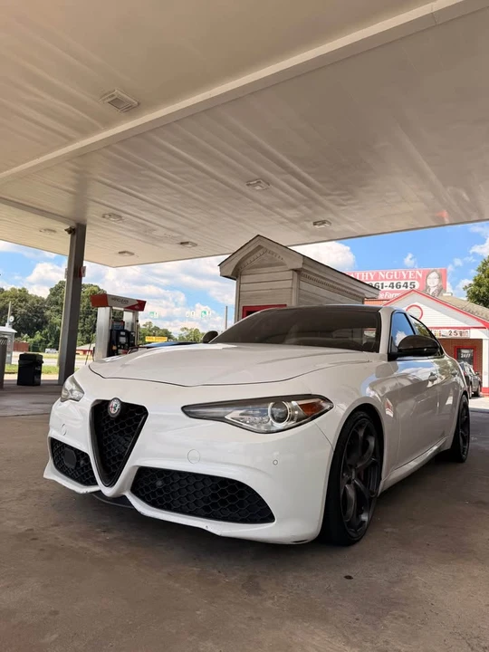 2018 Alfa Romeo Giulia - Image 16 of 20