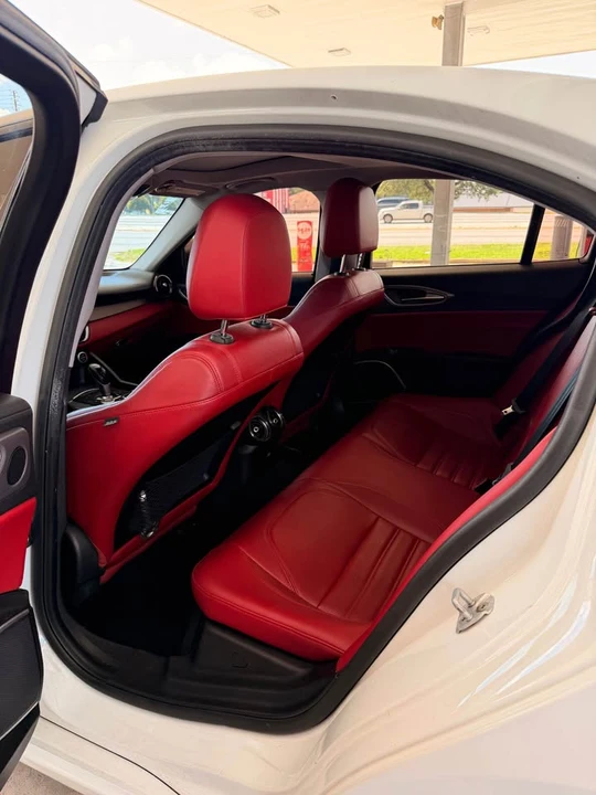 2018 Alfa Romeo Giulia - Image 7 of 20