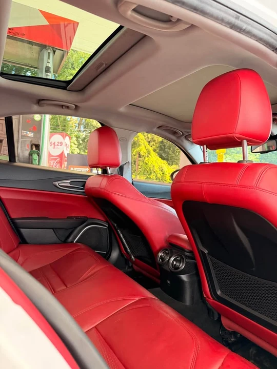 2018 Alfa Romeo Giulia - Image 9 of 20