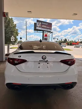 2018 Alfa Romeo Giulia Giulia