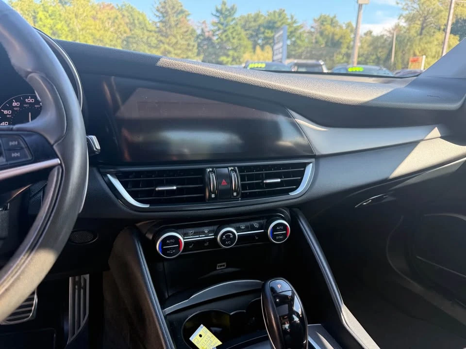 2018 Alfa Romeo Giulia - Image 14 of 16