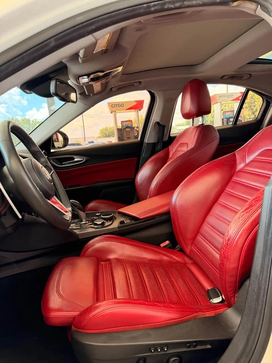 2018 Alfa Romeo Giulia - Image 13 of 19