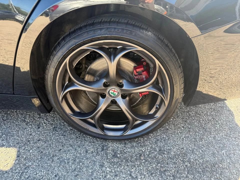2018 Alfa Romeo Giulia - Image 9 of 16