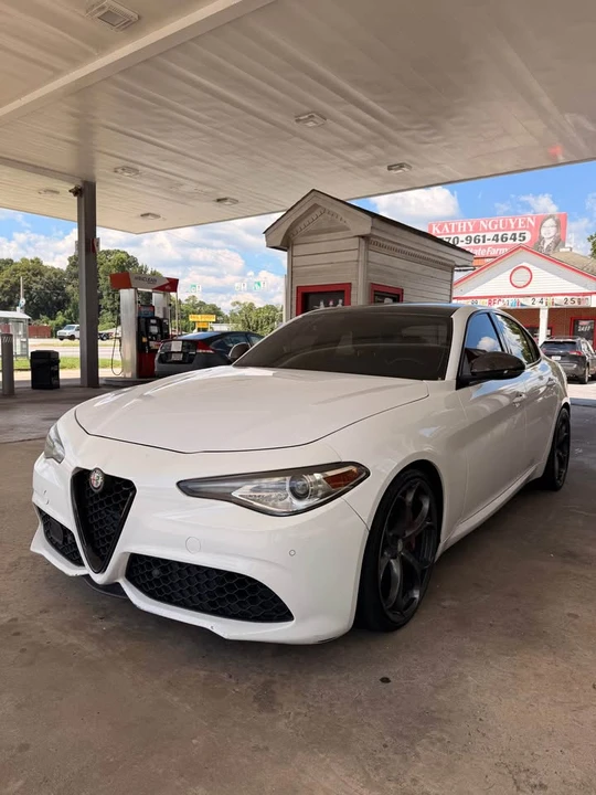 2018 Alfa Romeo Giulia - Image 13 of 20