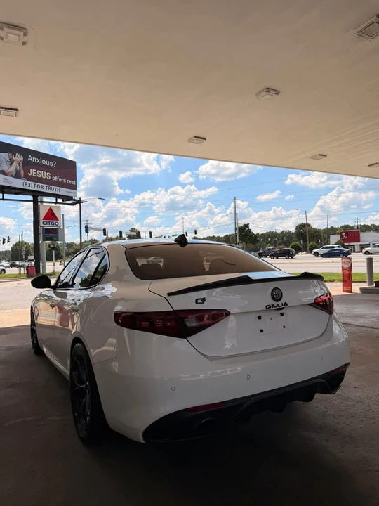 2018 Alfa Romeo Giulia - Image 19 of 20