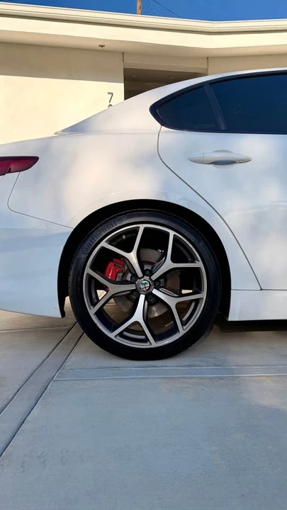 2018 Alfa Romeo Giulia - Image 11 of 20