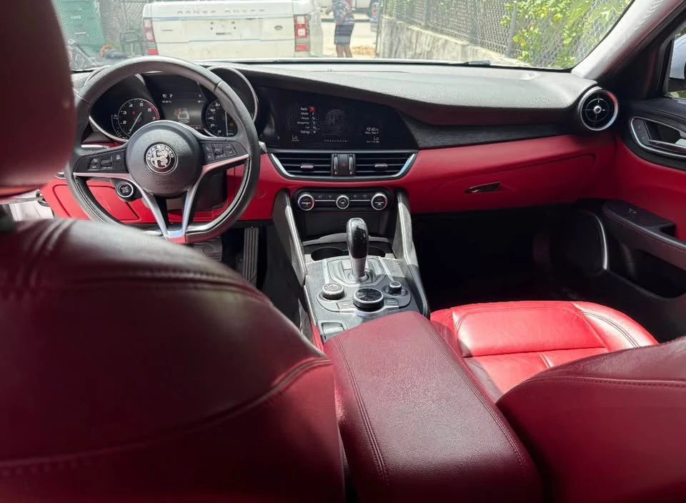 2018 Alfa Romeo Giulia - Image 9 of 10