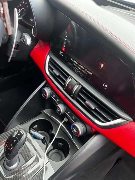 2018 Alfa Romeo Giulia - Image 5 of 12