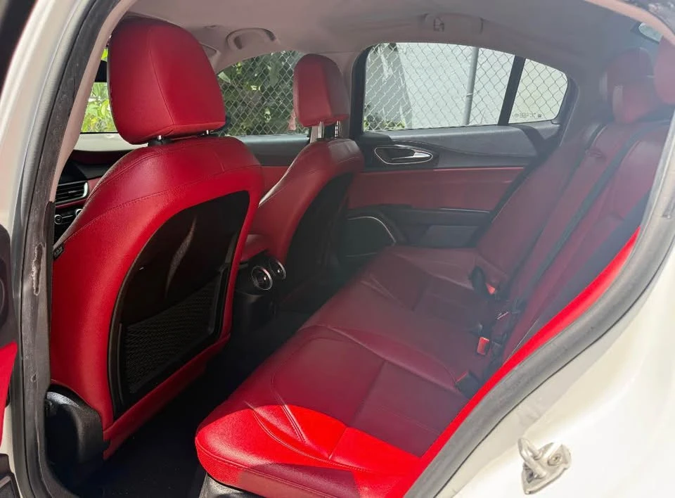 2018 Alfa Romeo Giulia - Image 5 of 10