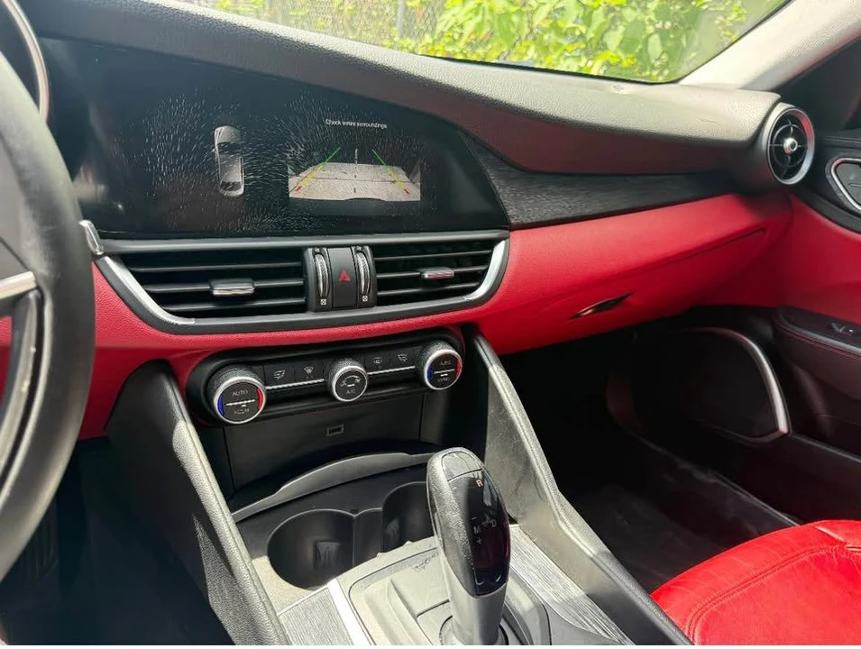 2018 Alfa Romeo Giulia - Image 10 of 10