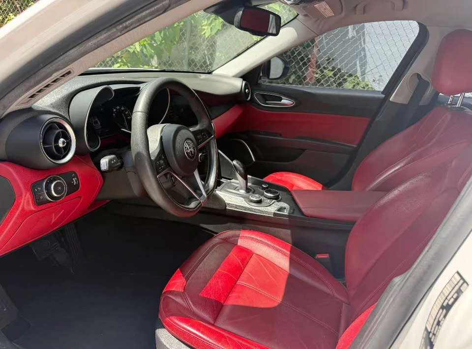 2018 Alfa Romeo Giulia - Image 8 of 10