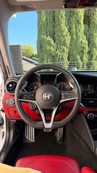 2018 Alfa Romeo Giulia - Image 18 of 20