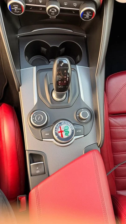 2018 Alfa Romeo Giulia - Image 14 of 20