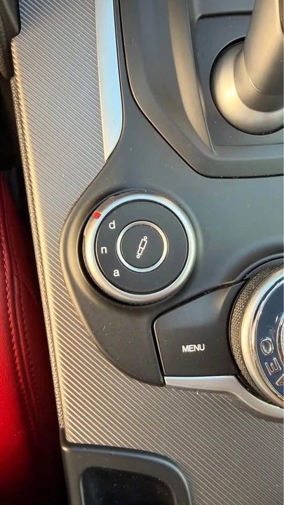 2018 Alfa Romeo Giulia - Image 15 of 20