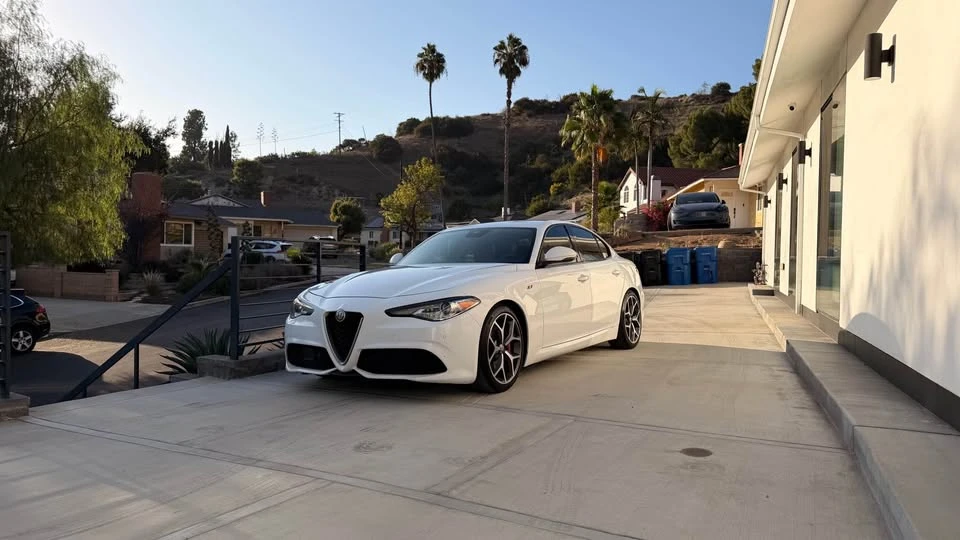2018 Alfa Romeo Giulia - Image 2 of 20