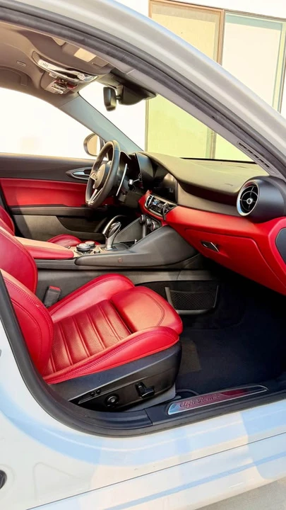2018 Alfa Romeo Giulia - Image 19 of 20