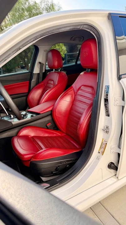 2018 Alfa Romeo Giulia - Image 13 of 20