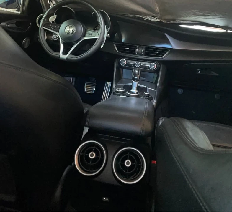 2018 Alfa Romeo Giulia - Image 8 of 14