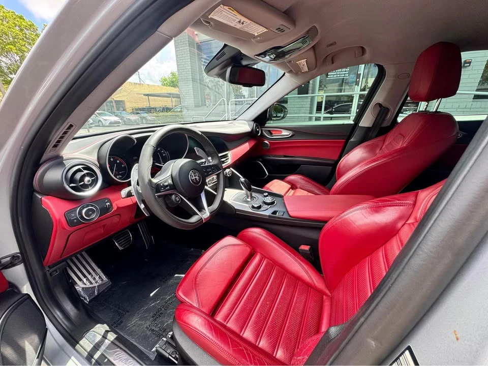 2018 Alfa Romeo Giulia - Image 10 of 17