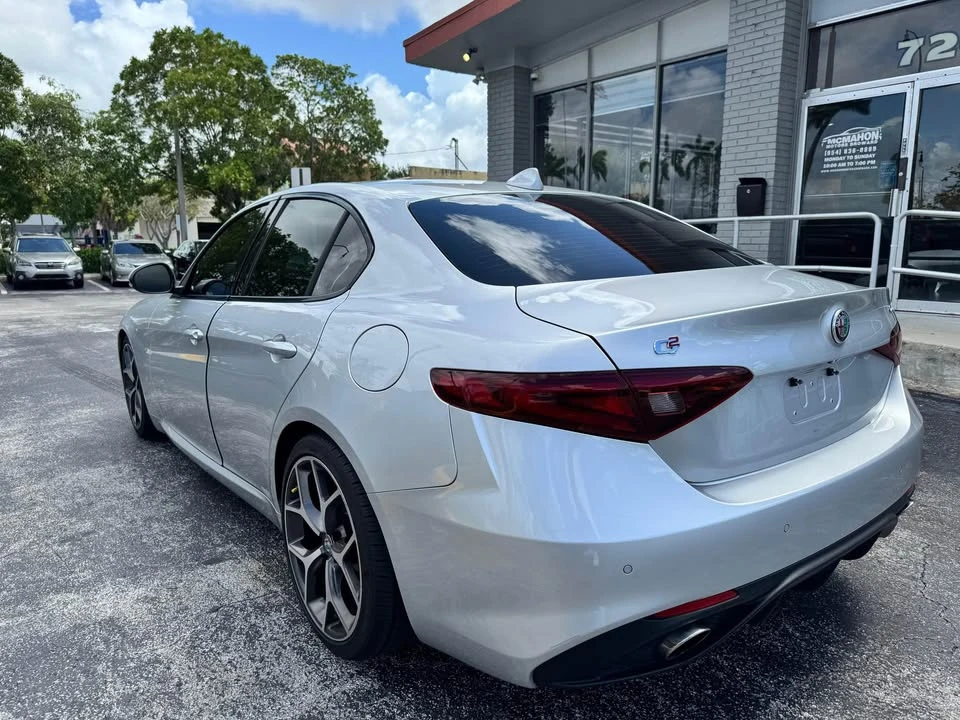 2018 Alfa Romeo Giulia - Image 5 of 17