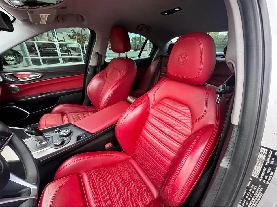 2018 Alfa Romeo Giulia - Image 11 of 17