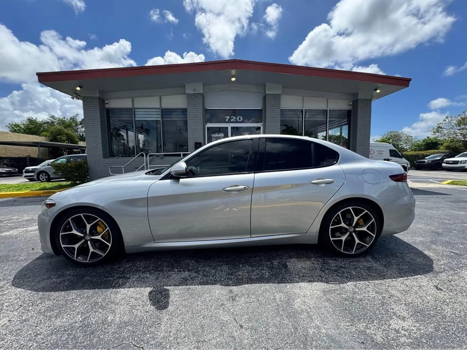 2018 Alfa Romeo Giulia - Image 8 of 17