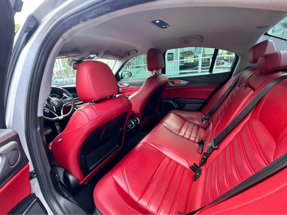 2018 Alfa Romeo Giulia - Image 12 of 17
