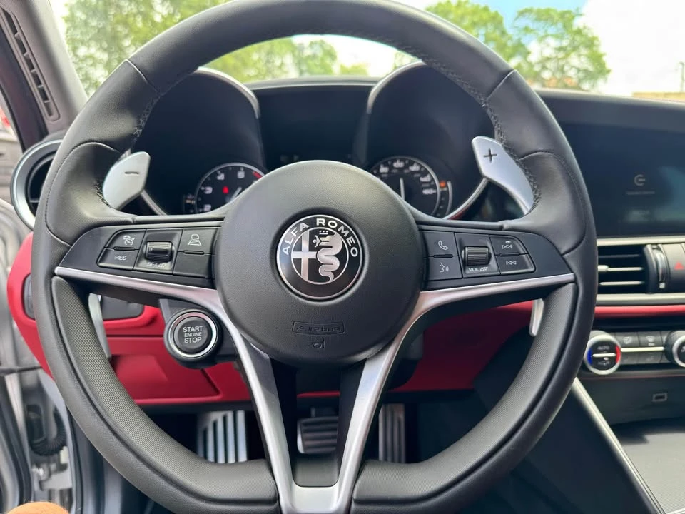 2018 Alfa Romeo Giulia - Image 14 of 17