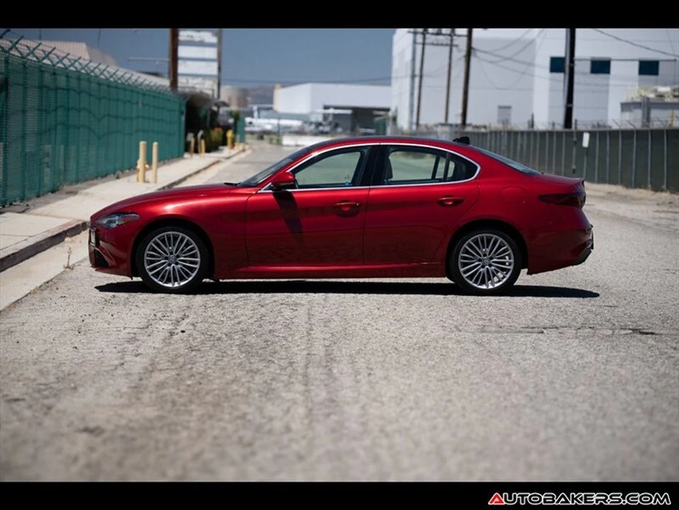 2018 Alfa Romeo Giulia - Image 11 of 20