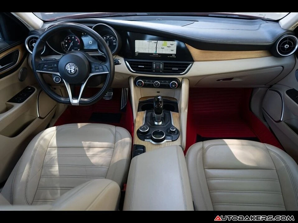 2018 Alfa Romeo Giulia - Image 16 of 20