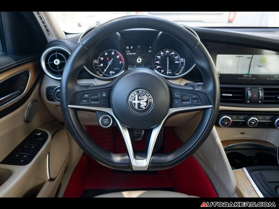2018 Alfa Romeo Giulia - Image 14 of 20