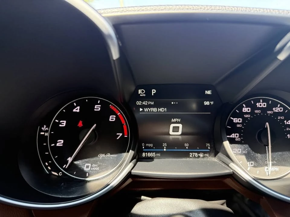 2018 Alfa Romeo Giulia - Image 17 of 20